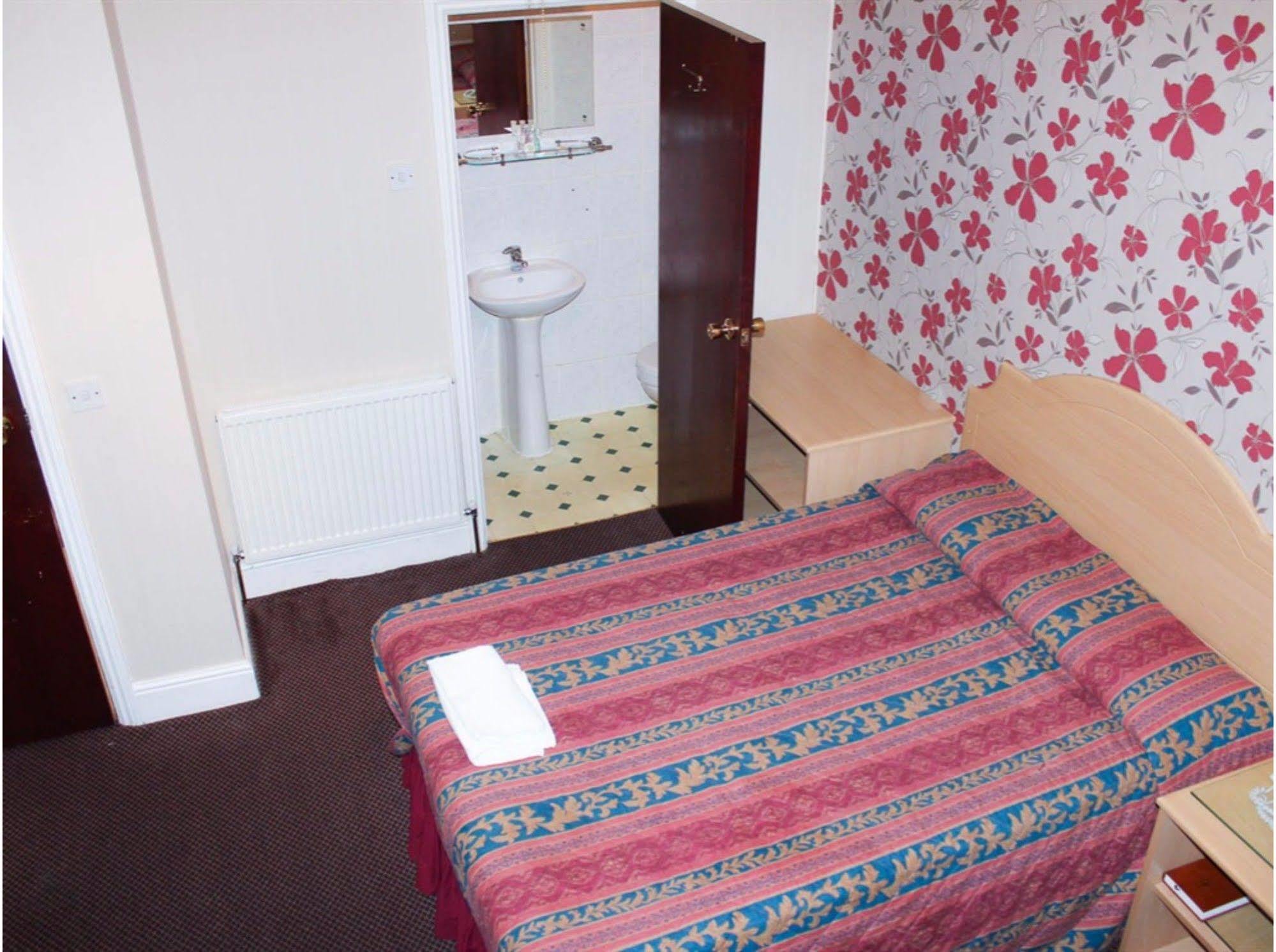 Lampton Guest House Hounslow Dış mekan fotoğraf